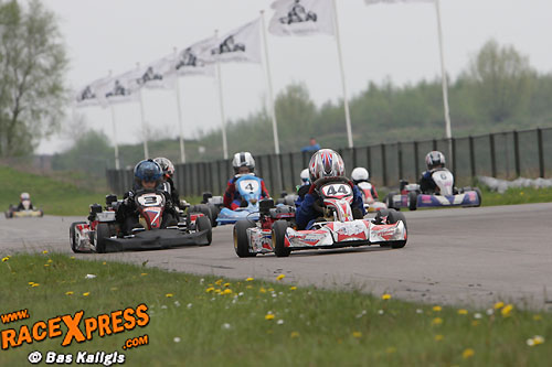 Honda Cadet peloton vecht om podium